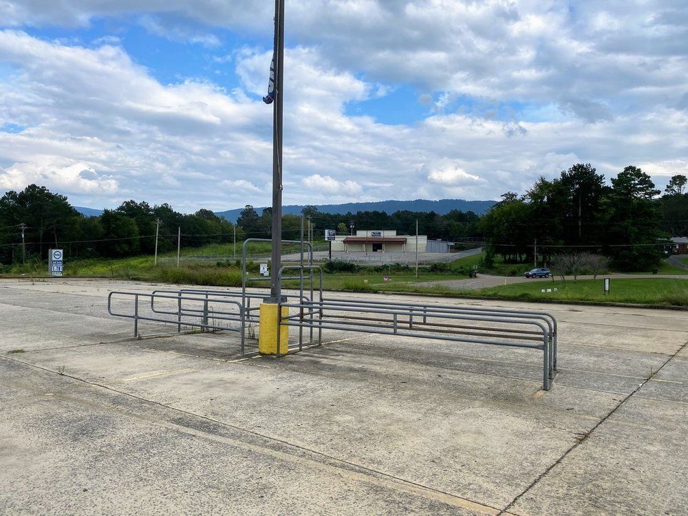 Former IGA Grocery Store : 6071 US --411 , Benton, TN 37307